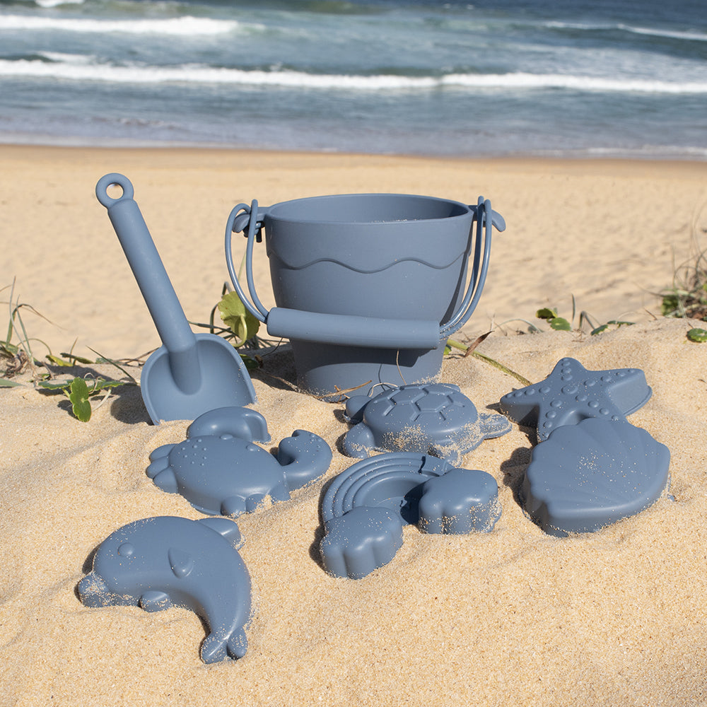 PLAYGROUND - 8 PCE BUCKET & SPADE SET - STEELE BLUE