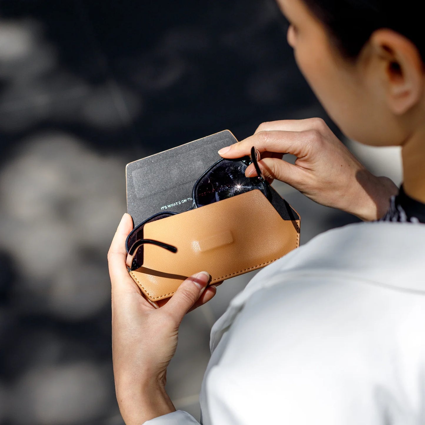 FOX AND LEO GLASSES CASE - TAN