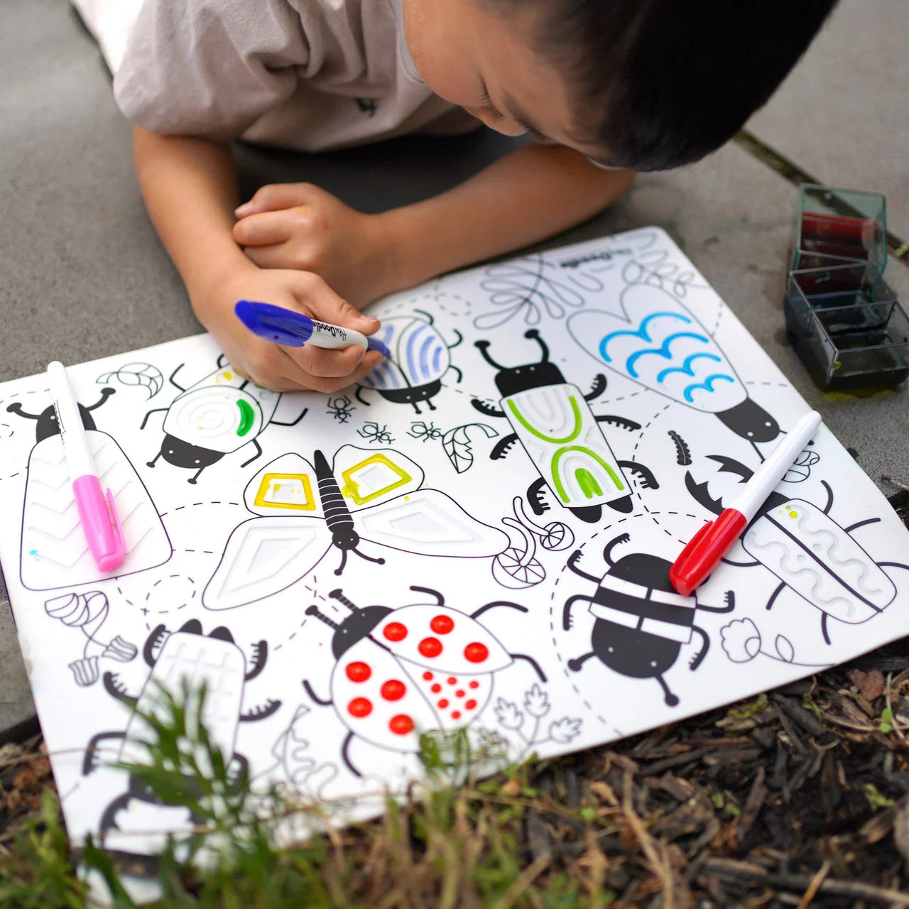 HEY DOODLE SENSORY COLOURING & DOODLE MAT - BUSY BUGS