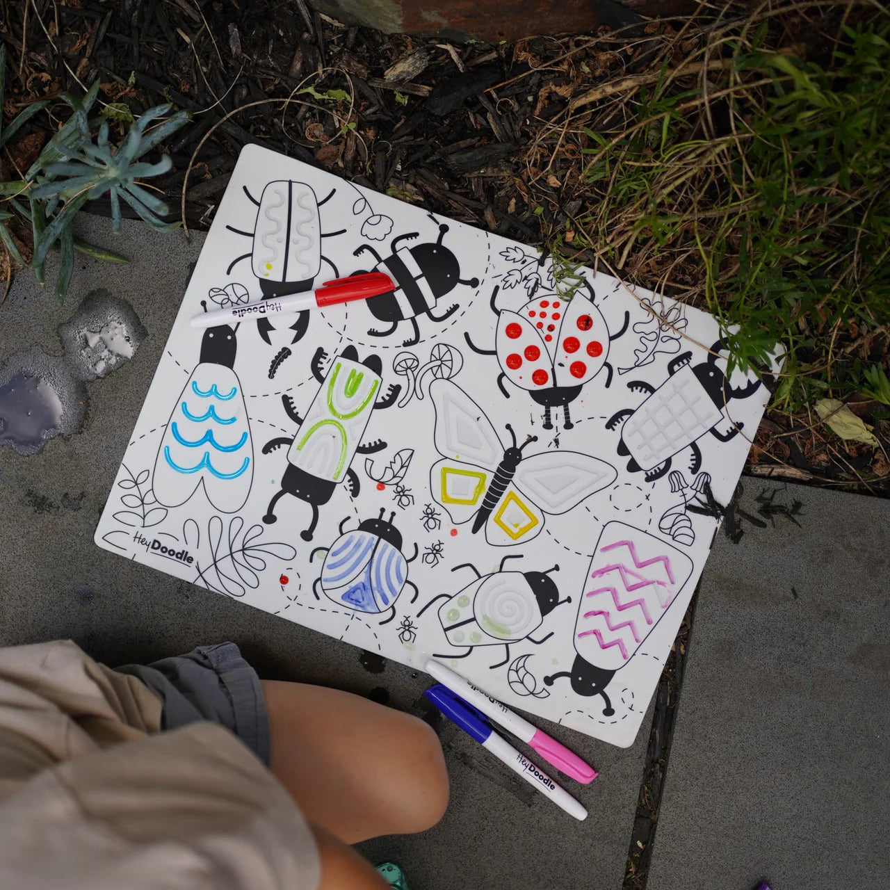 HEY DOODLE SENSORY COLOURING & DOODLE MAT - BUSY BUGS
