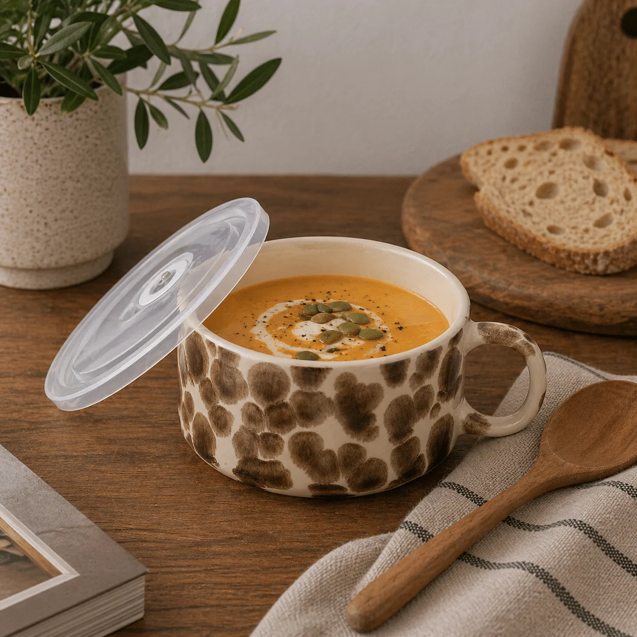 ASSEMBLE - DYLAN SOUP TRAVEL MUG - OLIVE