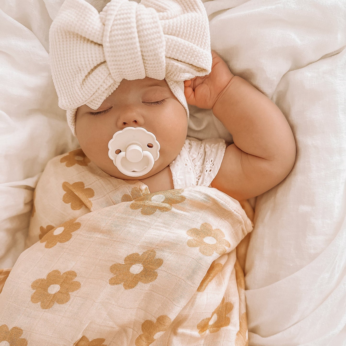 FOX & FALLOW PREMIUM MUSLIN WRAP - DAISY CHAIN