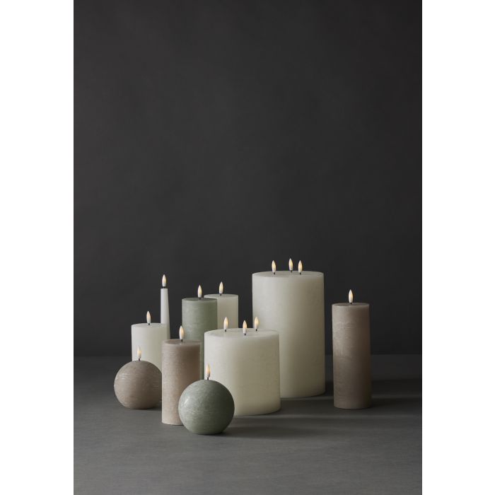 AMALFI HUGHE LED FLICKERING PILLAR CANDLE 3 WICKS RUSTIC WHITE 15X15X20CM