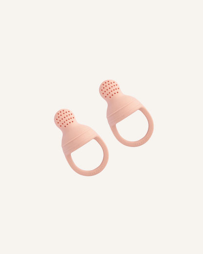 MUSHIE - SILICONE FRESH FOOD FEEDER - BLUSH