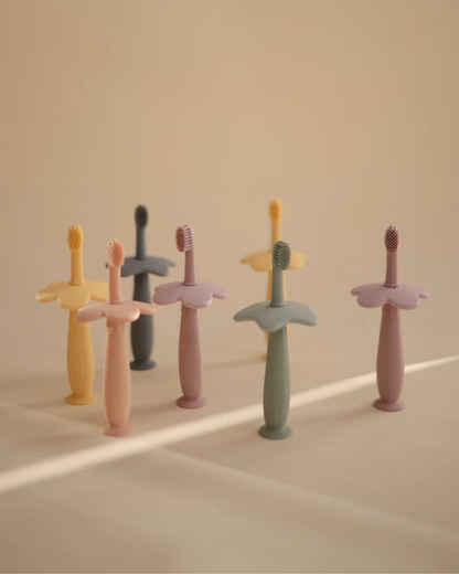MUSHIE - SILICONE TRAINING TOOTHBRUSH - BLUSH