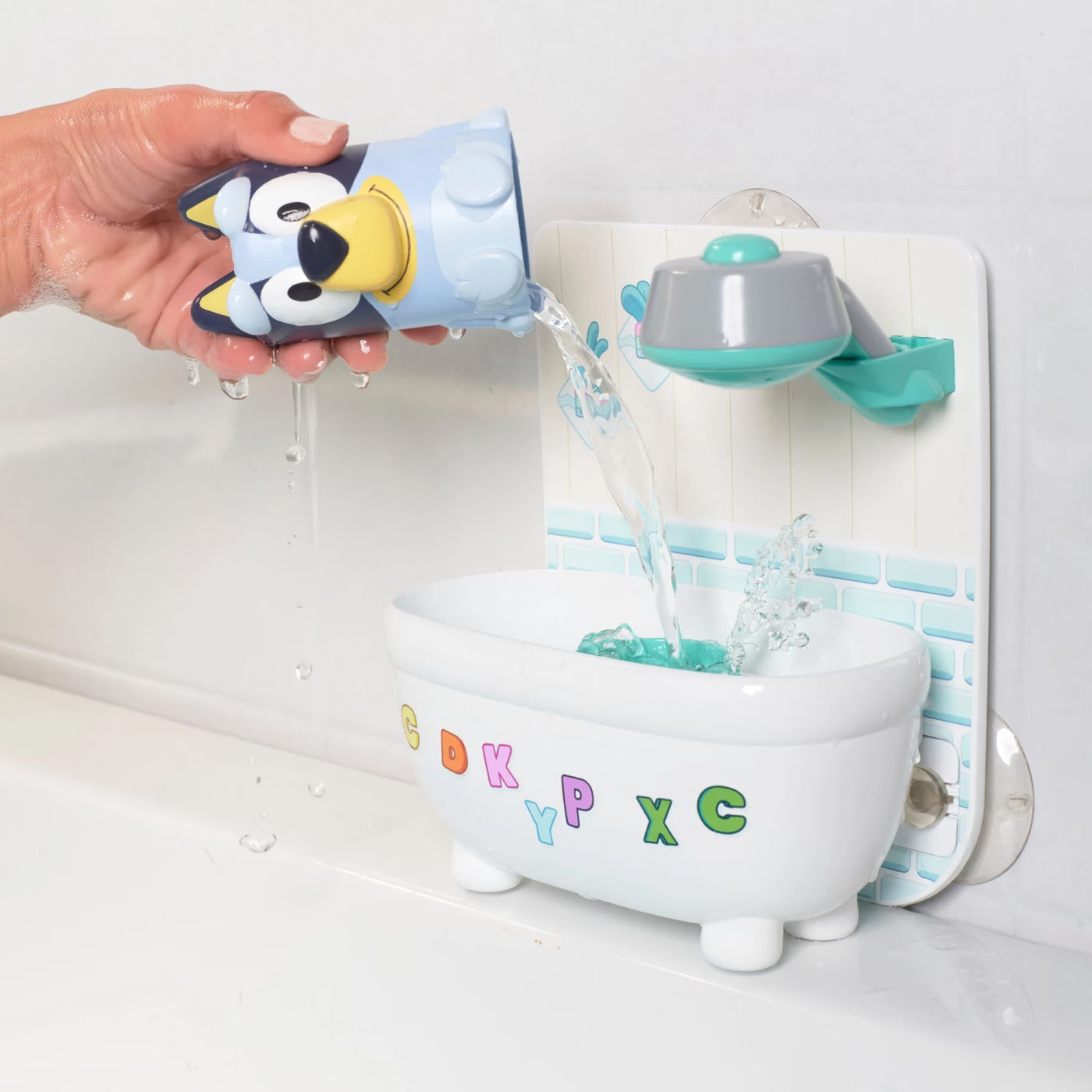 BATH TOY - TOMY TOOMIES BLUEY SHOWER & SCRUB
