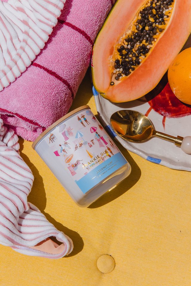 FRANKIE GUSTI HOLIDAY SERIES CANDLE - COCONUT SURF