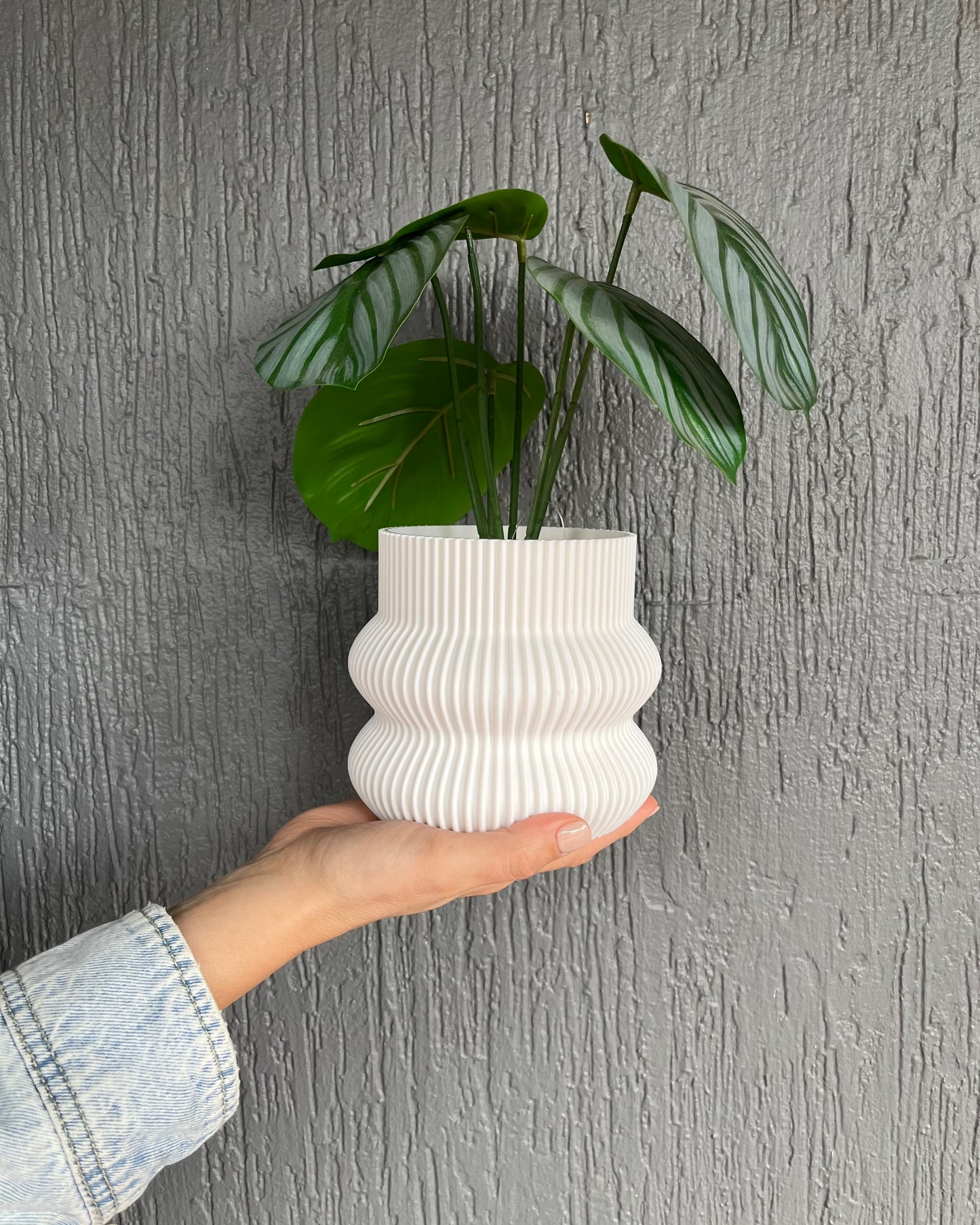 PRINTING POTTERS - RIBBED CURVY POT MEDIUM