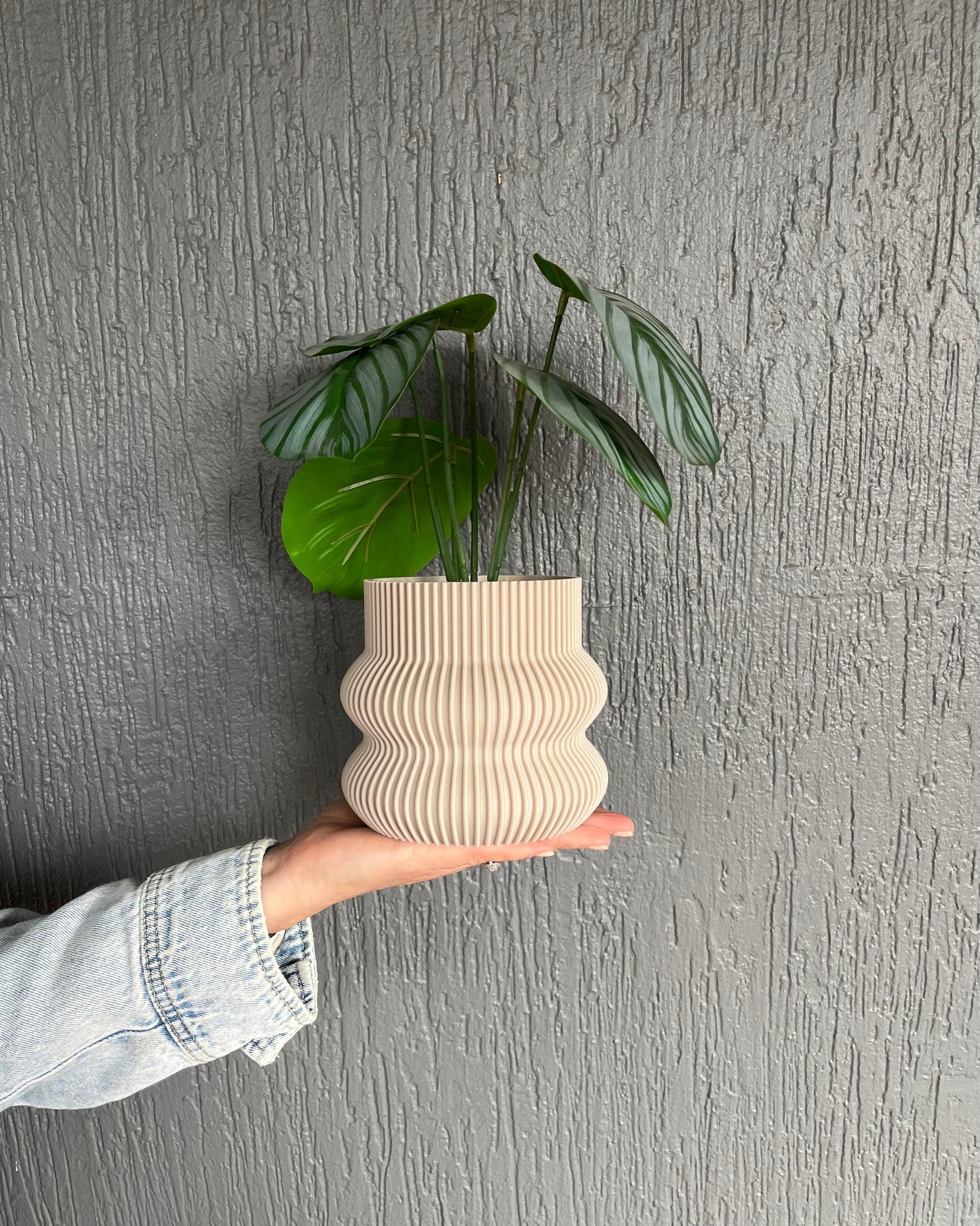 PRINTING POTTERS - RIBBED CURVY POT MEDIUM
