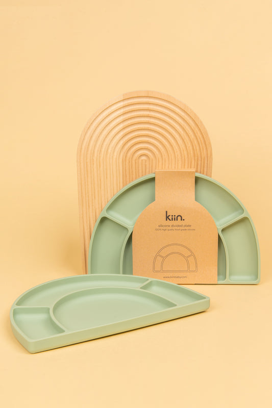 KIIN. SILICONE SUCTION DIVIDED PLATE - SAGE