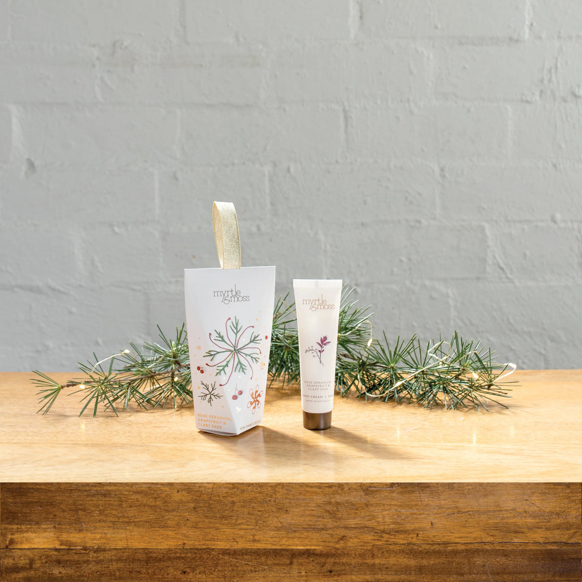 MYRTLE & MOSS CHRISTMAS ORNAMENT - ROSE GERANIUM GRAPEFRUIT & CLARY SAGE