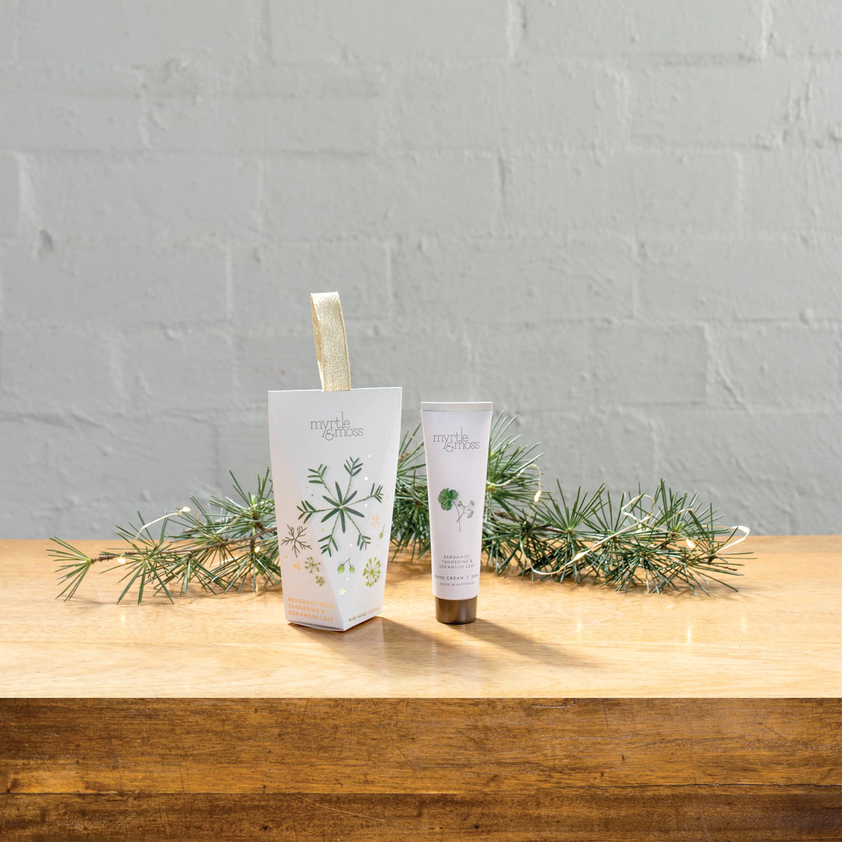 MYRTLE & MOSS CHRISTMAS ORNAMENT - BERGAMOT TANGERINE & GERANIUM