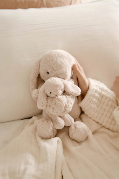 JAMIE KAY SNUGGLE BUNNIES - FRANKIE THE HUGGING BUNNY - BRULEE
