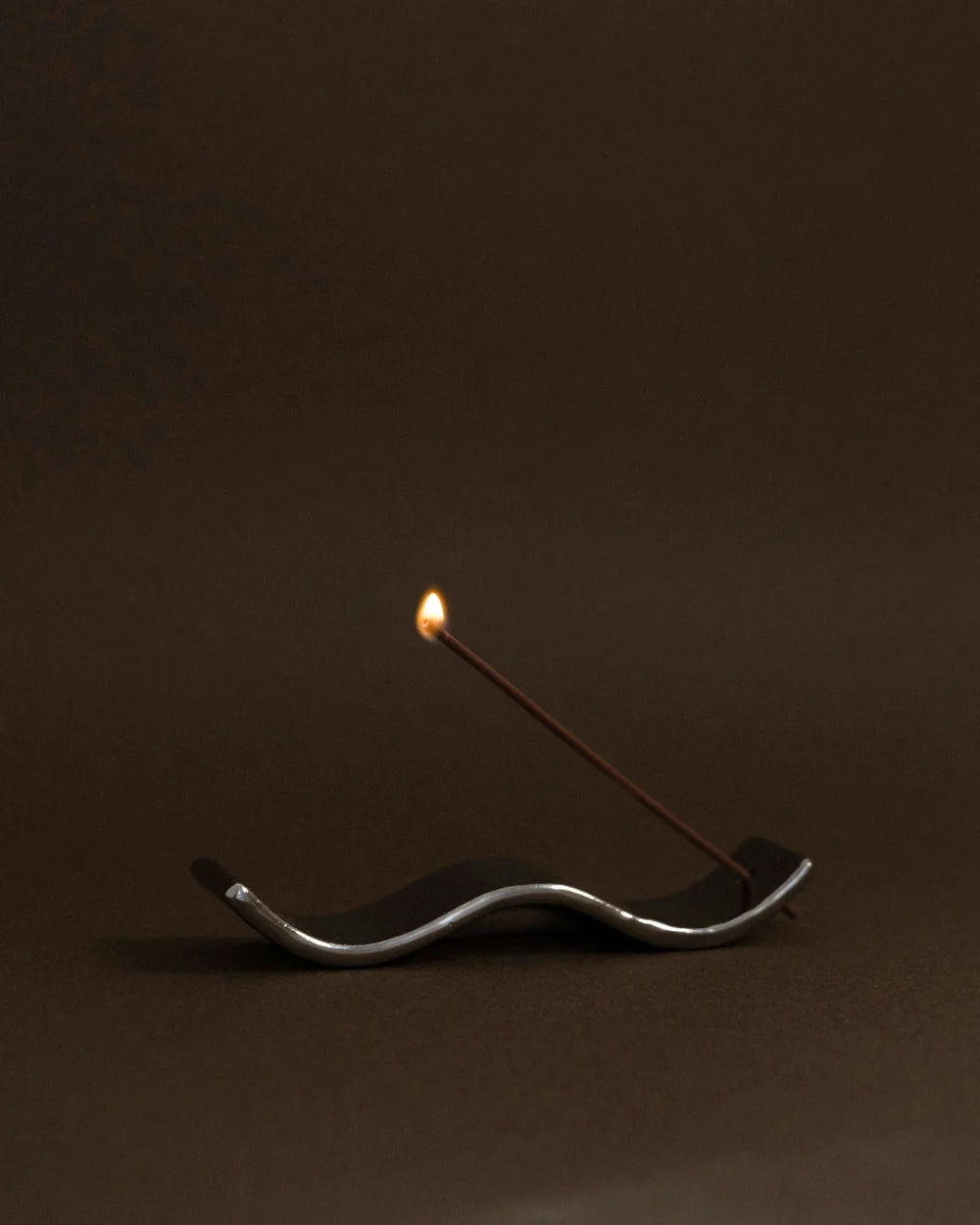 GENTLE HABITS - CERAMIC WAVE HOLDER - SILVER