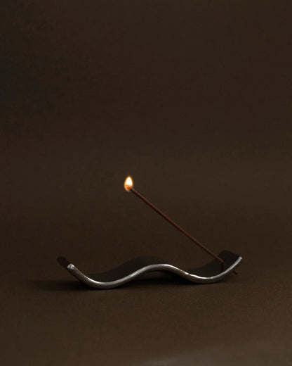 GENTLE HABITS - CERAMIC WAVE HOLDER - SILVER