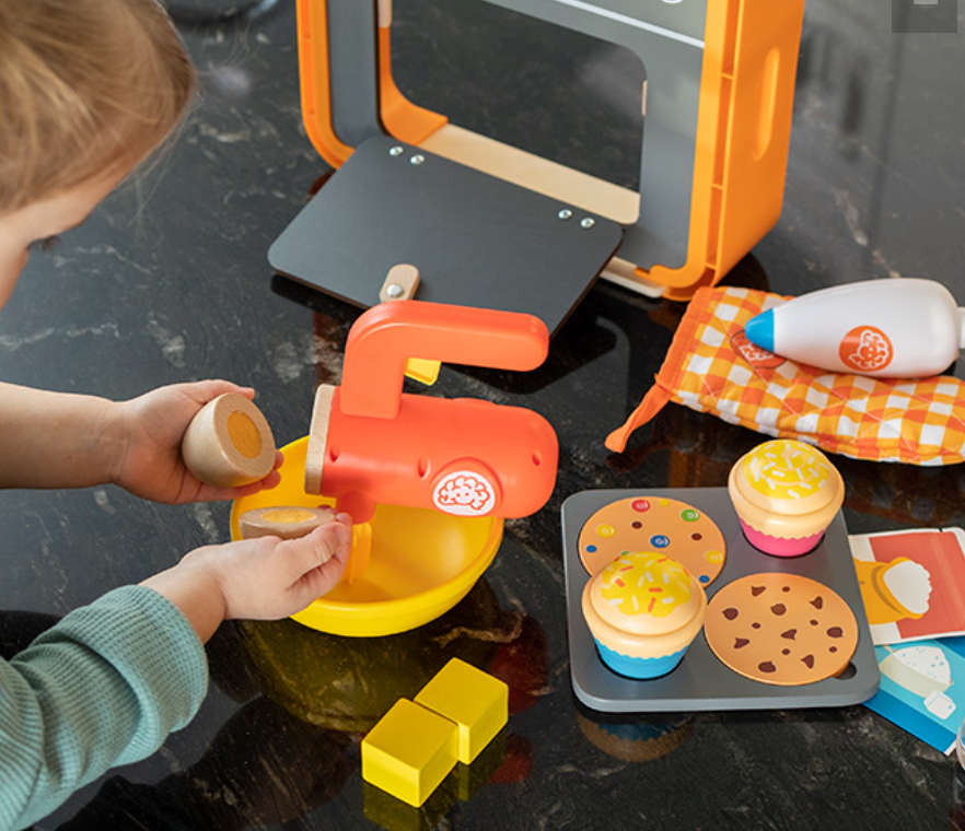 FAT BRAIN TOYS - PRENDABLES BAKERY SET